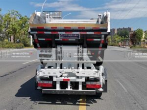 4.5T Pure Electric Self Loading Garbage Truck Back