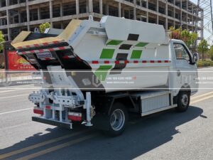 4.5T Pure Electric Self Loading Garbage Truck Left