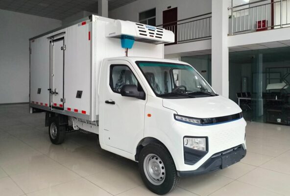 F1E 3T 3.18-meter pure electric refrigerated truck