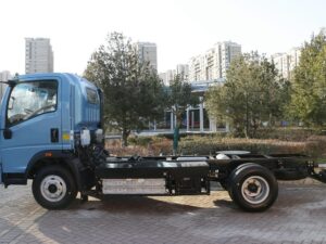 Howo 4.15-Meter Single-Row Plug-In Hybrid Flatbed Light Truck