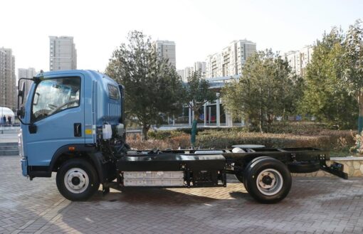 Howo 4.15-Meter Single-Row Plug-In Hybrid Flatbed Light Truck