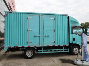 Isuzu 4.5T 4.13-meter enkelry suiwer elektriese bestelwa-tipe ligte vragmotor