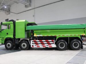 Proton 31t 8x4 5.6 Meter brandstofsel dump vragmotor