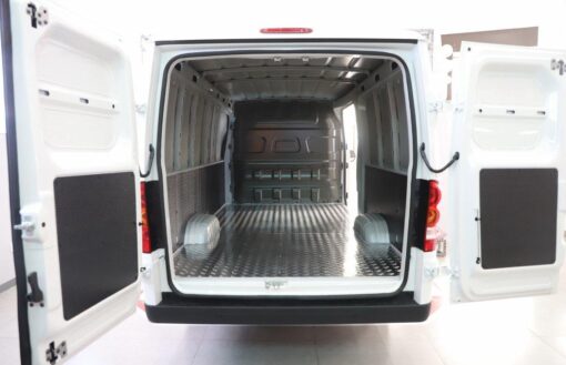 Wuling 2-seater 5.5-meter pure electric enclosed van