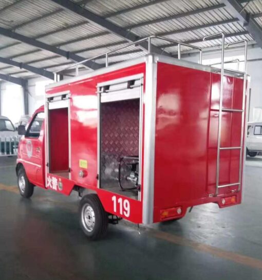 Electric small water tank fire sprinkler truck