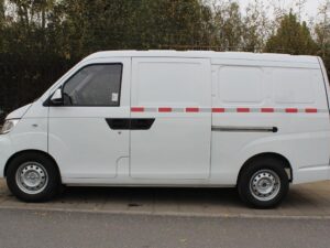 China Electric 360 4-Meter Pure Electric Closed Van