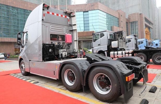 DeepWay 25-ton heavy truck 6X4 battery-swapping pure electric tractor truck