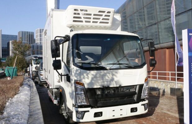 HOWO 4.5 tons 4-meter pure electric refrigerator truck