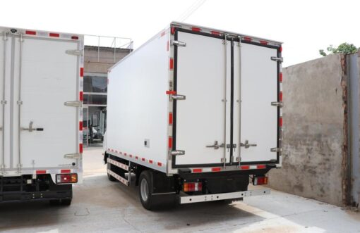 Isuzu EVM100 4.5T 4.015-meter single-row pure electric refrigerated truck