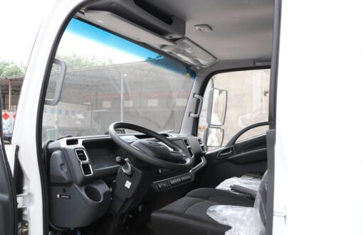 Isuzu EVM100 4.5T 4.015-meter single-row pure electric refrigerated truck