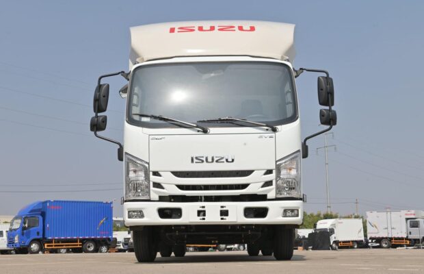 Isuzu Elf EV 4.5T 163 horsepower 4.2-meter single-row pure electric van-type light truck