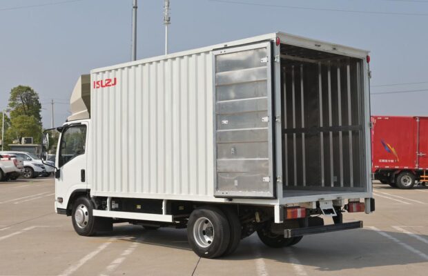 Isuzu Elf EV 4.5T 163 horsepower 4.2-meter single-row pure electric van-type light truck