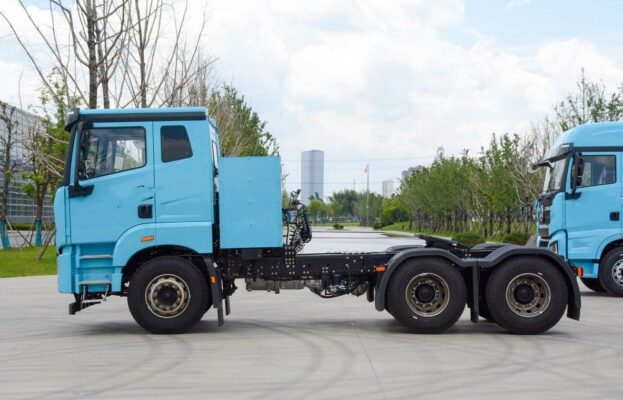 Jiangshan 6X4 10-ton rechargeable pure electric tractor