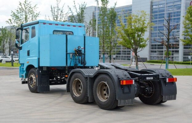 Jiangshan 6X4 10-ton rechargeable pure electric tractor