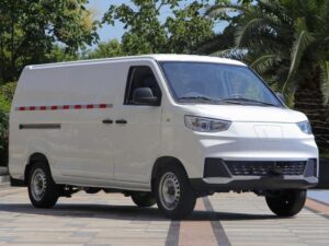 Jiangtun 3Ton 5 Metre Saf Elektrikli Kapalı Soğutmalı Kamyon