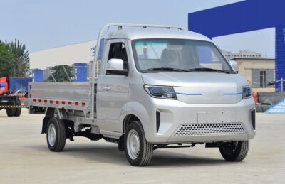 Xinyuan T3Lev 2.7Ton 3.05-Meter Single-Row Pure Electric Flatbed Micro Truck