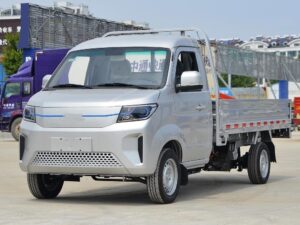 Xinyuan T3Lev 2.7Ton 3.05-Meter Single-Row Pure Electric Flatbed Micro Truck