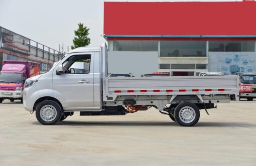 Xinyuan T3Lev 2.7Ton 3.05-Meter Single-Row Pure Electric Flatbed Micro Truck