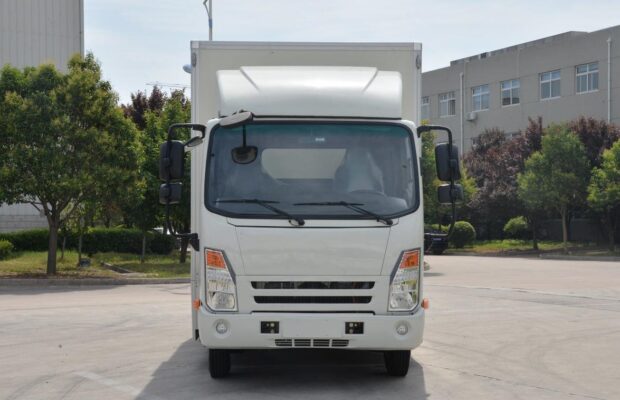 ʻO Dayun E3 4.5Ton 136Horsepower 4.15Meter Van Type Pure Electric Light Truck