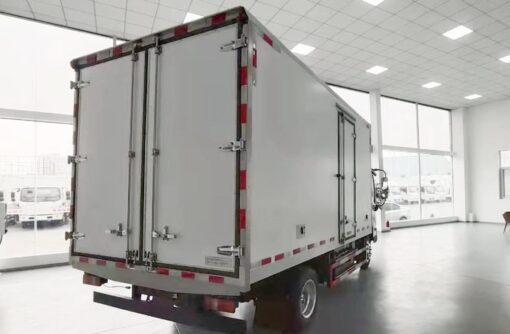 Dongfeng 4.5 Ton Electric Refrigerated Truck