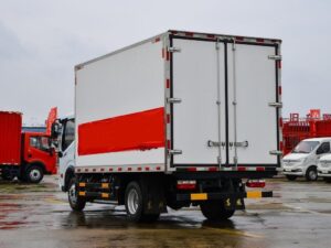 Dongfeng 4.5T Electric Refrigerated Truck