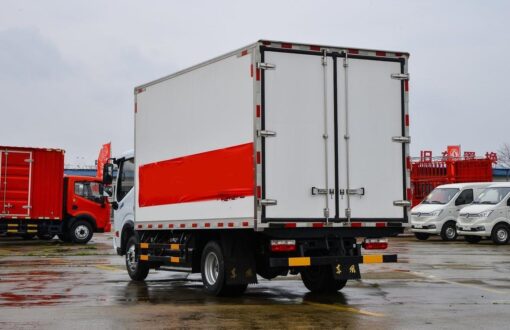 Dongfeng 4.5T Electric Refrigerated Truck