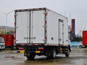 Dongfeng 4.5T Electric Refrigerated Truck