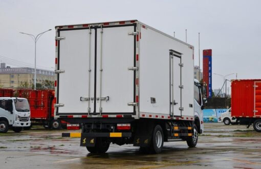 Dongfeng 4.5T Electric Refrigerated Truck