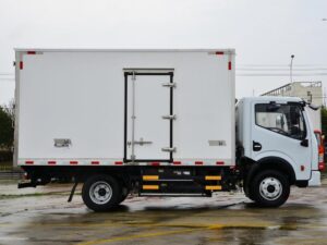 Dongfeng 4.5T Electric Refrigerated Truck