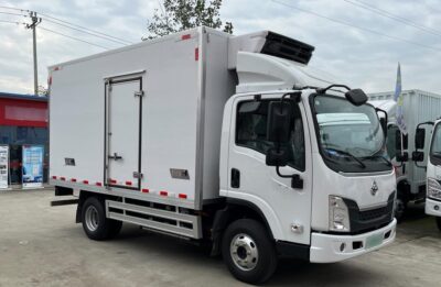 Dongfeng 4.5Ton Electric Refrigerated Truck