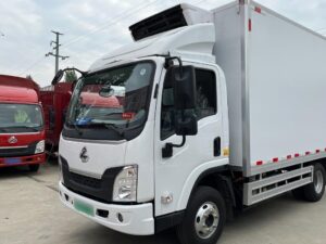 Dongfeng 4.5Ton Electric Refrigerated Truck