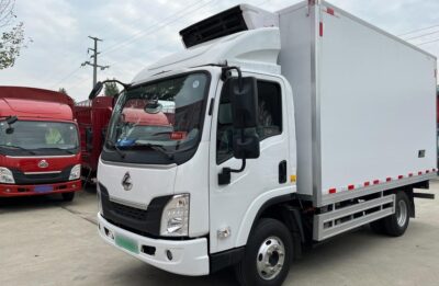 Dongfeng 4.5Ton Electric Refrigerated Truck