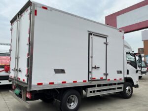 Dongfeng 4.5Ton Electric Refrigerated Truck