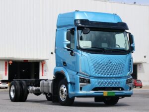 Dongfeng Automobile Chenglong H5V 4X2 18Ton 6.8Meter Hybrid Truck