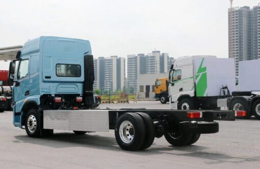 Dongfeng Automobile Chenglong H5V 4X2 18Ton 6.8Meter Hybrid Truck