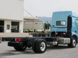 Dongfeng Automobile Chenglong H5V 4X2 18Ton 6.8Meter Hybrid Truck