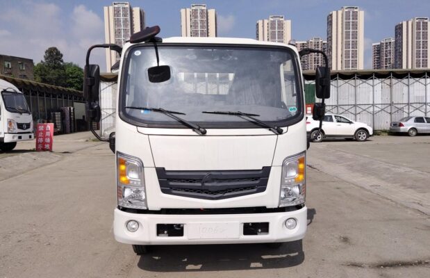 Dongfeng Huashen T16 4.5T 6Meter صف واحد شاحنة خفيفة مسطحة كهربائية نقية