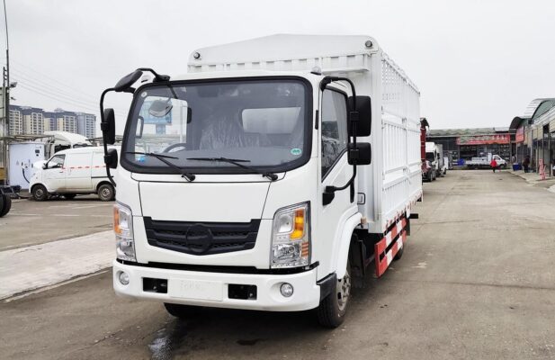 Dongfeng Huashen T17 4.5Ton 4.15Meter Single Row Pure Electric Cage-Type Light Truck