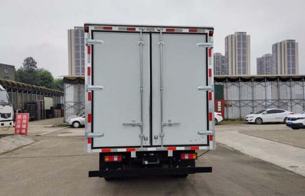 Dongfeng Huashen T17 4.5Ton 4.1Meter Single Row Pure Electric Van Light Truck