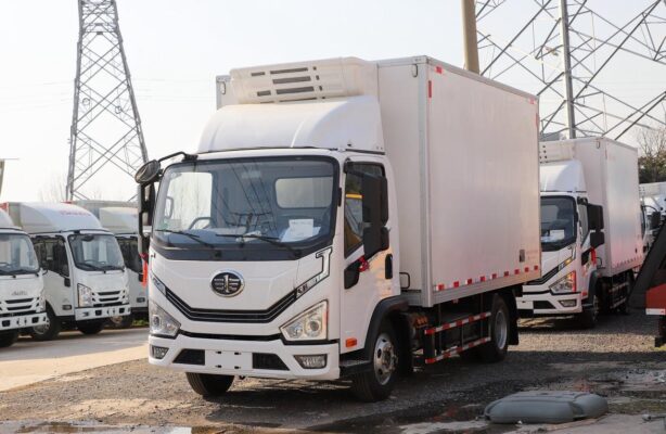 Faw 4.5 Ton Electric Refrigerated Truck