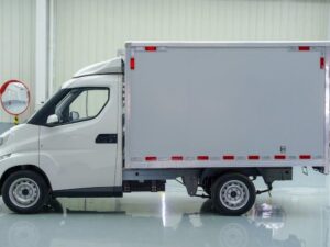 Flying Saucer Eq2 2.6Ton 2.76Meter Single Row Pure Electric Van Type Micro Truck