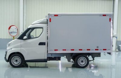 Flying Saucer Eq2 2.6Ton 2.76Meter Single Row Pure Electric Van Type Micro Truck