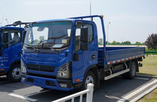 Jac Lingpao Es6 4.5Ton 4.18Meter Single Row Plug In Hybrid Platform Truck Light Truck