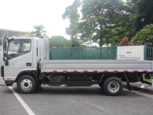 Jac Shuailing Hs7 4Tons 6Meter Single Row Hybrid Platform Light Truck