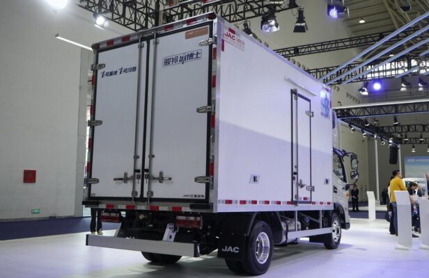 Jmc 4.4 Ton Electric Refrigerated Truck