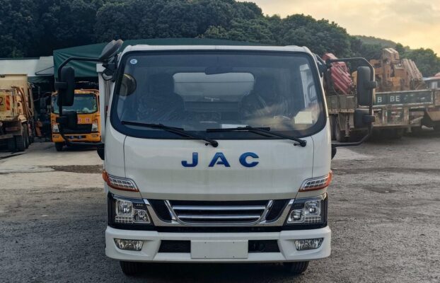 Jmc 7.3 టన్ను ఎలక్ట్రిక్ వెనుక కాంపాక్టర్ ట్రక్