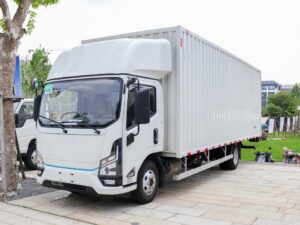 Lexting E Luda 7.3Ton 4X2 6.8Meter Pure Electric Box-Type Cargo Truck