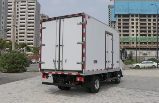 Remote 4.5Ton Electric Refrigerated Truck