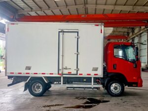 Sinotruk 4.5 Ton Electric Refrigerated Truck