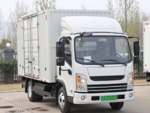 Yutong Light Truck 4Tons 4.12Meter Single Row Pure Electric Van Light Truck